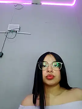 Snapshot of Anne_Mia chatting on 11-24-25, 09:42 Anne Mia online show from 11-24-25, 09:42