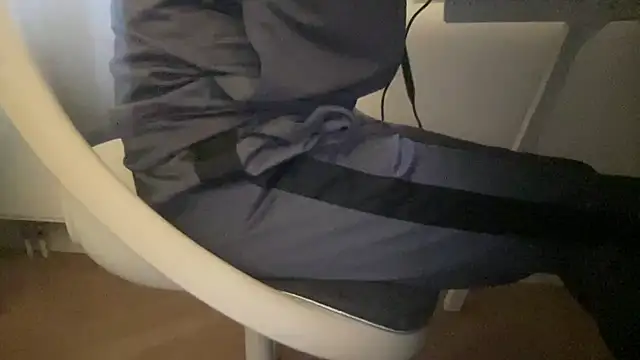 Snapshot of peterpapiNL chatting on 10-21-25, 04:19 peterpapiNL online show from 10-21-25, 04:19