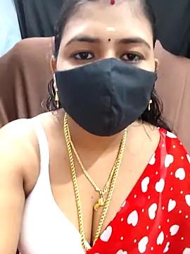 Snapshot of Tamil_Lotus chatting on 12-17-25, 05:08 Tamil Lotus online show from 12-17-25, 05:08