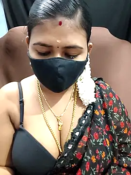 Snapshot of Tamil_Lotus chatting on 12-18-25, 04:57 Tamil Lotus online show from 12-18-25, 04:57