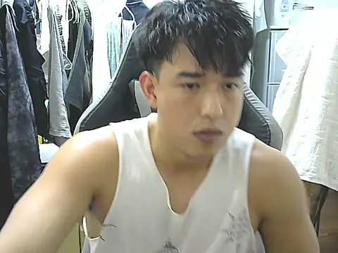 Snapshot of hunterXhan chatting on 10-28-25, 02:42 hunterXhan online show from 10-28-25, 02:42