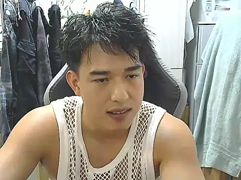 Snapshot of hunterXhan chatting on 11-04-25, 01:32 hunterXhan online show from 11-04-25, 01:32