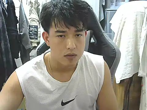 Snapshot of hunterXhan chatting on 11-11-25, 01:33 hunterXhan online show from 11-11-25, 01:33