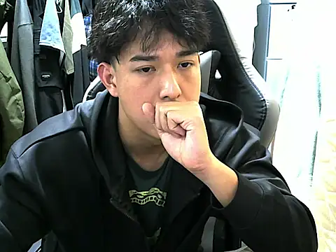 Snapshot of hunterXhan chatting on 02-09-26, 01:59 hunterXhan online show from 02-09-26, 01:59