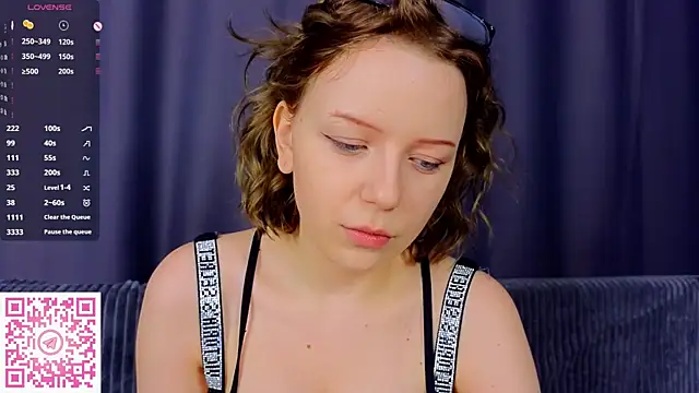 EmiliSaren online show from 09-10-25, 06:08