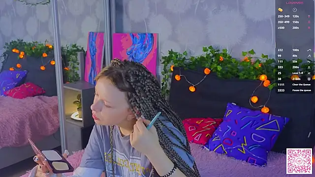 EmiliSaren online show from 10-05-25, 03:32