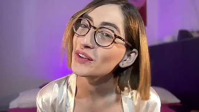 Snapshot of rousseblossom chatting on 10-10-25, 01:26 rousseblossom online show from 10-10-25, 01:26