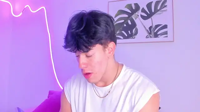 Snapshot of MaxCooper1 chatting on 10-20-25, 01:50 MaxCooper1 online show from 10-20-25, 01:50