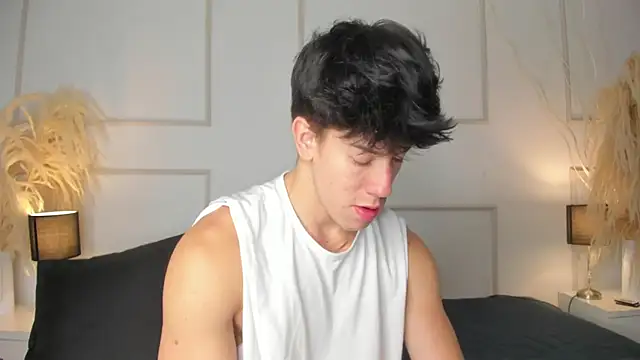 Snapshot of MaxCooper1 chatting on 10-28-25, 08:22 MaxCooper1 online show from 10-28-25, 08:22