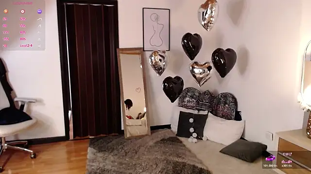 Lina Montclair online show from 10-17-25, 07:16