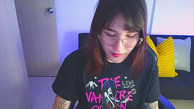 Yulienneg online show from 02-01-26, 01:04