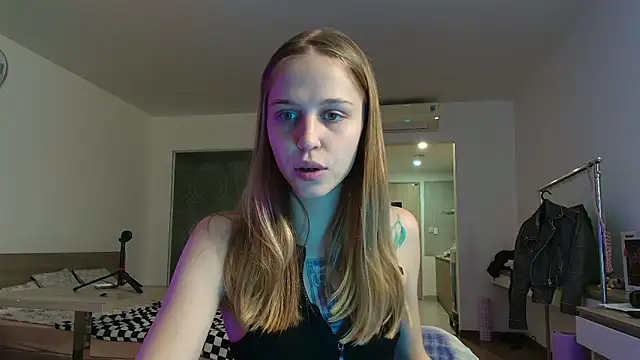 littlemolly11 online show from 09-29-25, 02:44