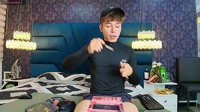 TaylerWhite online show from 12-19-25, 12:12