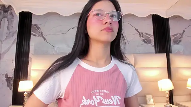 Sophie Calloway online show from 12-19-25, 03:08