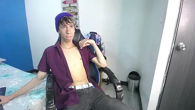 Snapshot of CupcakeeBoy chatting on 10-22-25, 01:11 CupcakeeBoy online show from 10-22-25, 01:11