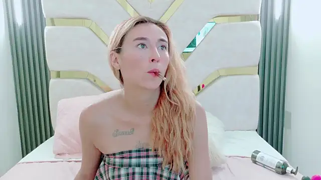 Snapshot of charlotte_phaeton chatting on 10-24-25, 12:41 charlotte phaeton online show from 10-24-25, 12:41