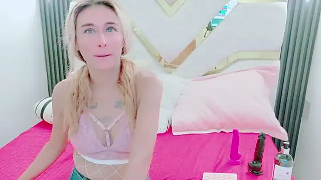 Snapshot of charlotte_phaeton chatting on 10-29-25, 12:46 charlotte phaeton online show from 10-29-25, 12:46