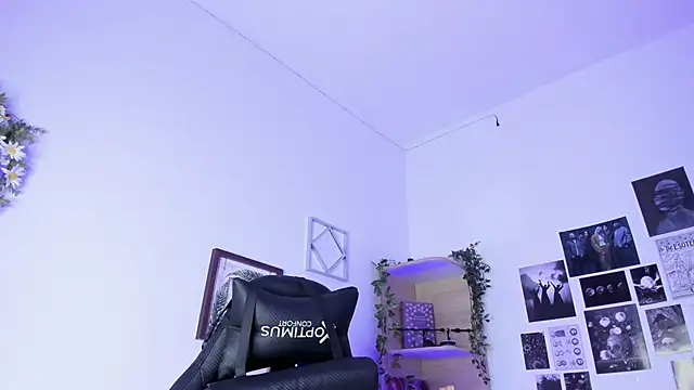 Lana Herondale online show from 10-11-25, 09:02