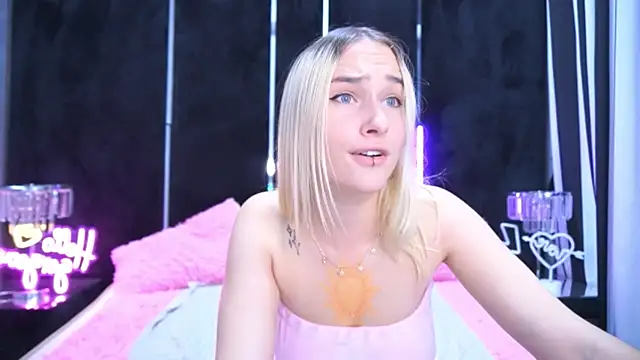 LilElfie online show from 10-10-25, 01:10