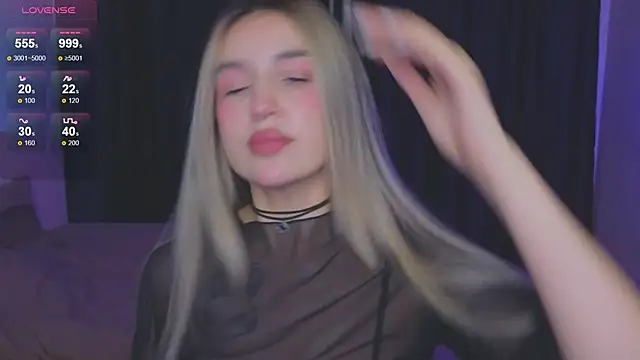 Snapshot of RoxyChill chatting on 09-26-25, 07:29 RoxyChill online show from 09-26-25, 07:29