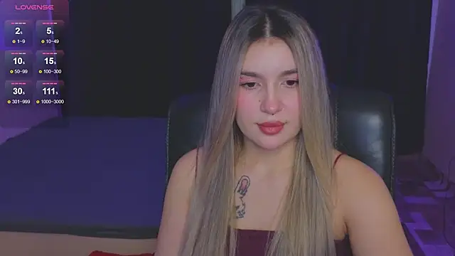 Snapshot of RoxyChill chatting on 10-12-25, 09:03 RoxyChill online show from 10-12-25, 09:03