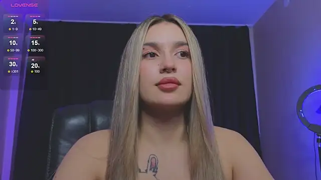 Snapshot of RoxyChill chatting on 11-09-25, 08:29 RoxyChill online show from 11-09-25, 08:29