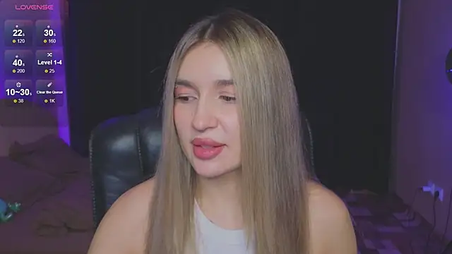 Snapshot of RoxyChill chatting on 11-29-25, 01:52 RoxyChill online show from 11-29-25, 01:52