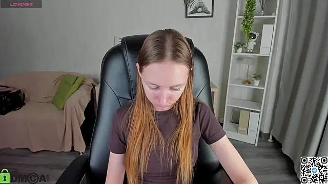 Mia E1fie online show from 11-04-25, 09:52