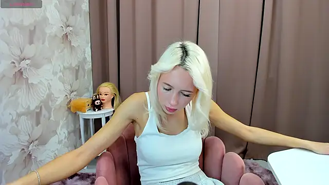 cute luucy online show from 10-17-25, 03:20