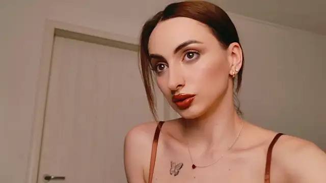 Snapshot of AuraPure chatting on 10-23-25, 06:50 AuraPure online show from 10-23-25, 06:50