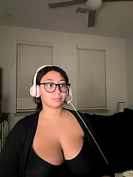 Snapshot of minhaa_gamer chatting on 09-30-25, 01:32 minhaa gamer online show from 09-30-25, 01:32