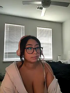 Snapshot of minhaa_gamer chatting on 10-03-25, 10:18 minhaa gamer online show from 10-03-25, 10:18