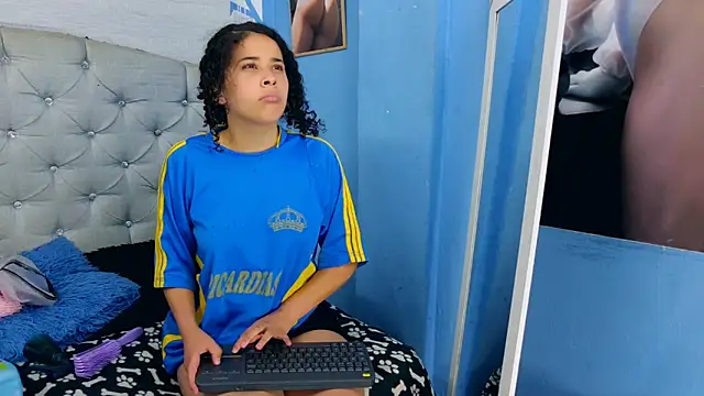 Emily J18 online show from 10-22-25, 03:12