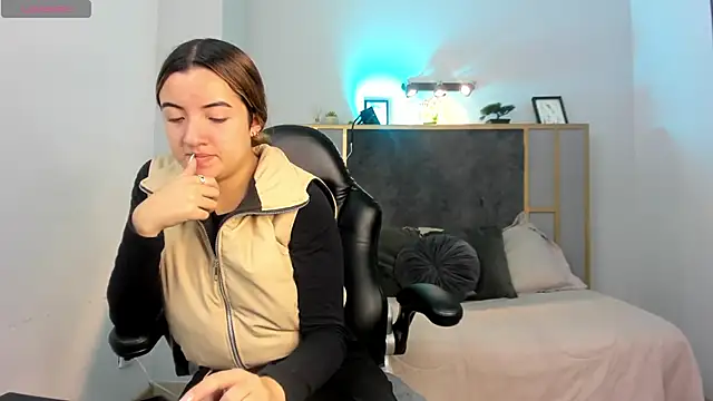 Vela jade online show from 11-21-25, 01:32