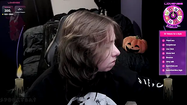 Snapshot of Spookbats chatting on 11-18-25, 08:46 Spookbats online show from 11-18-25, 08:46