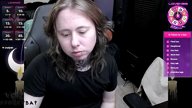 Snapshot of Spookbats chatting on 11-19-25, 10:43 Spookbats online show from 11-19-25, 10:43