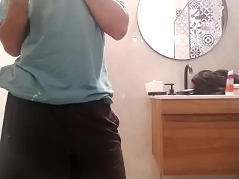 Snapshot of nazz01 chatting on 12-16-25, 03:00 nazz01 online show from 12-16-25, 03:00