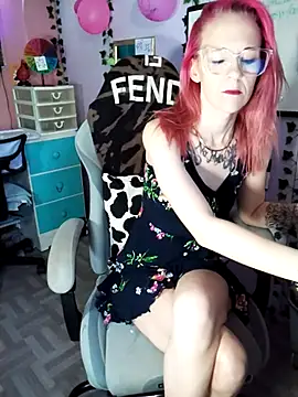 Purple2StayThnxx online show from 10-31-25, 04:19