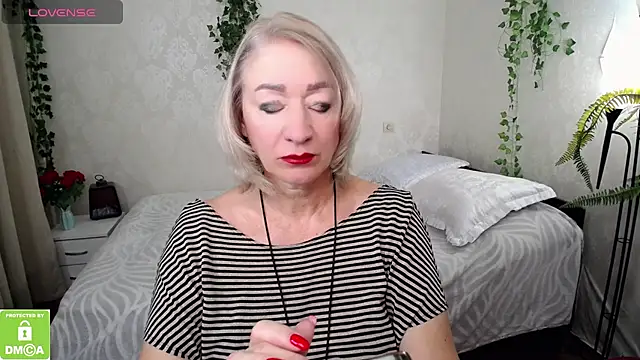 hunters woman online show from 10-12-25, 05:01