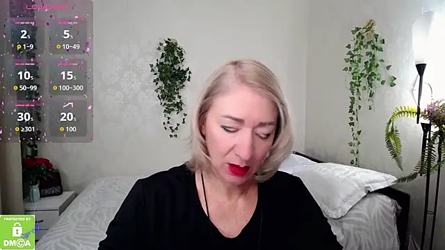 hunters woman online show from 10-16-25, 01:45