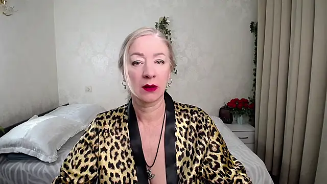 Snapshot of hunters_woman chatting on 02-09-26, 10:47 hunters woman online show from 02-09-26, 10:47