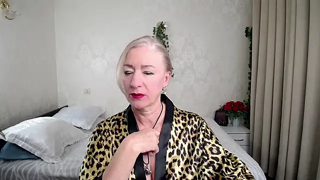 Snapshot of hunters_woman chatting on 02-11-26, 03:22 hunters woman online show from 02-11-26, 03:22