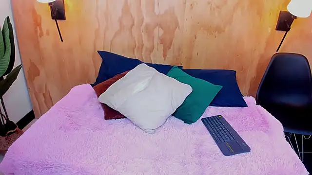 Snapshot of milavega_ chatting on 10-19-25, 12:06 milavega online show from 10-19-25, 12:06