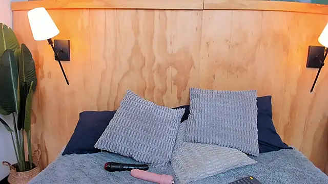 Snapshot of milavega_ chatting on 10-27-25, 12:20 milavega online show from 10-27-25, 12:20