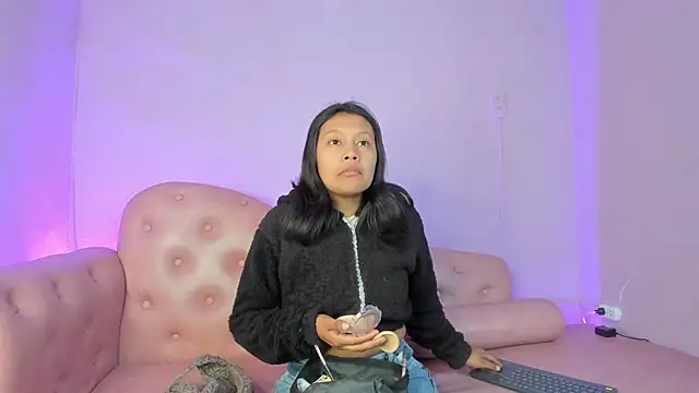 Dulce Pettit online show from 09-10-25, 12:38