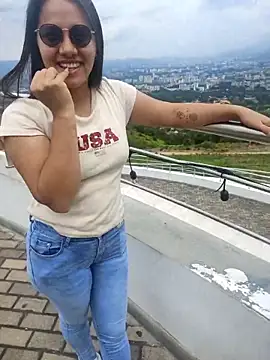 Dilan and Mia online show from 10-08-25, 03:31