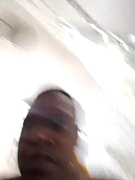 Moet Chandon online show from 11-20-25, 12:16