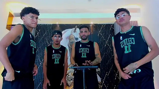 Dominic Max  online show from 10-31-25, 08:37