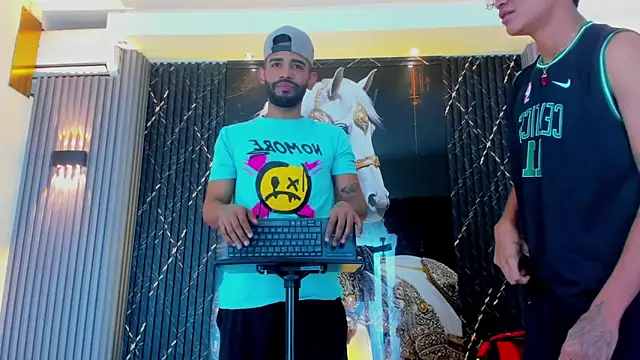 Dominic Max  online show from 11-08-25, 04:12