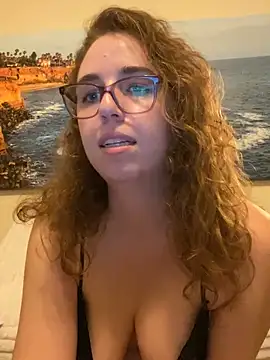 Snapshot of sweetsocalgirl chatting on 09-19-25, 02:24 sweetsocalgirl online show from 09-19-25, 02:24